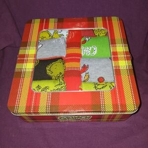 The grinch 8 pair men crew socks gift set in tin container NWT (010325B)